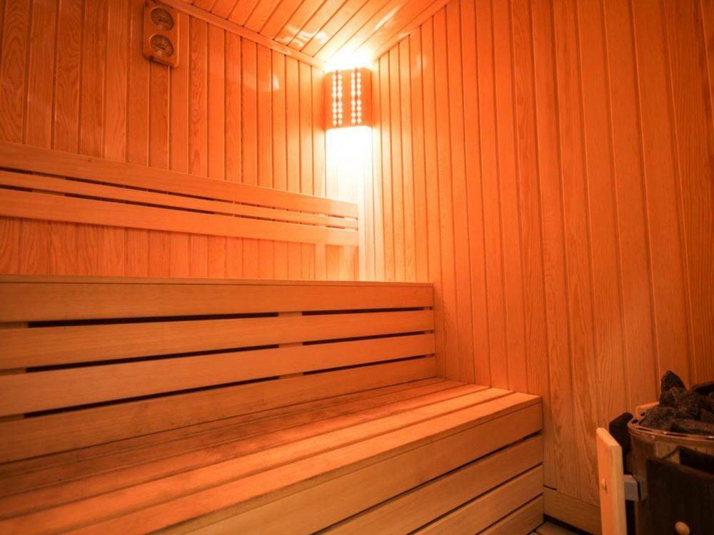 sauna-couple